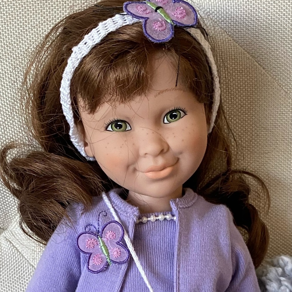 RETIRED AMERICAN GIRL, HALLIE HOPSCOTCH HILL DOLL